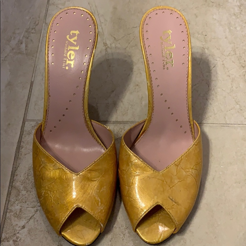 Authentic Richard Tyler Peep Toe Gold Mule
